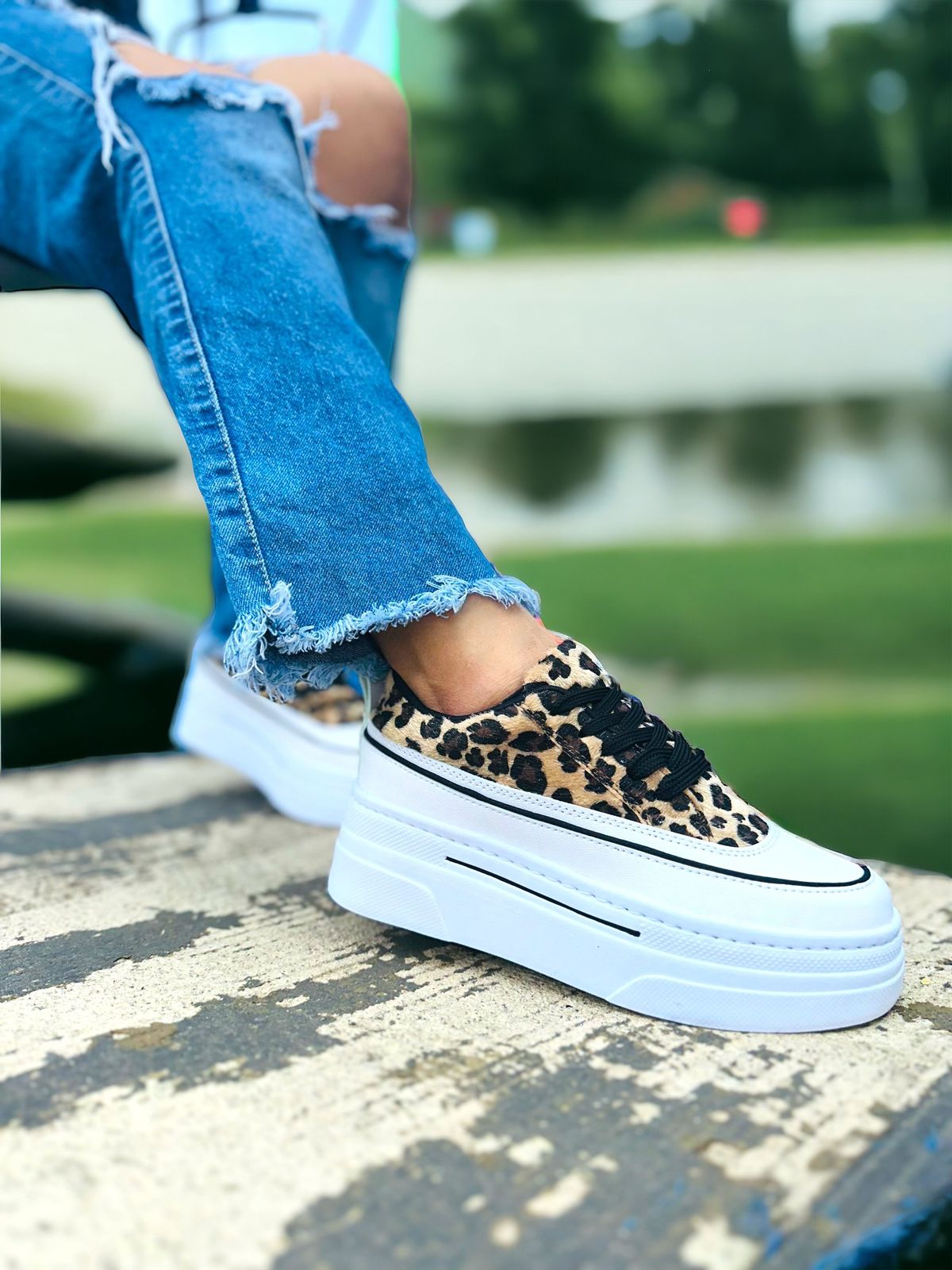 El tenis que transforma tu look y te da 10 cm de altura con total confort — ideal para mujeres modernas, seguras y con estilo.