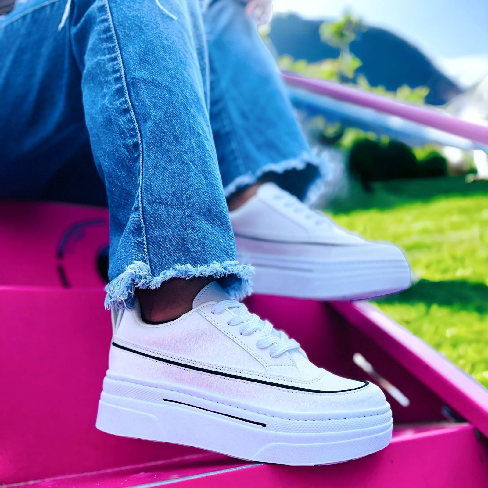 El tenis que transforma tu look y te da 10 cm de altura con total confort — ideal para mujeres modernas, seguras y con estilo.