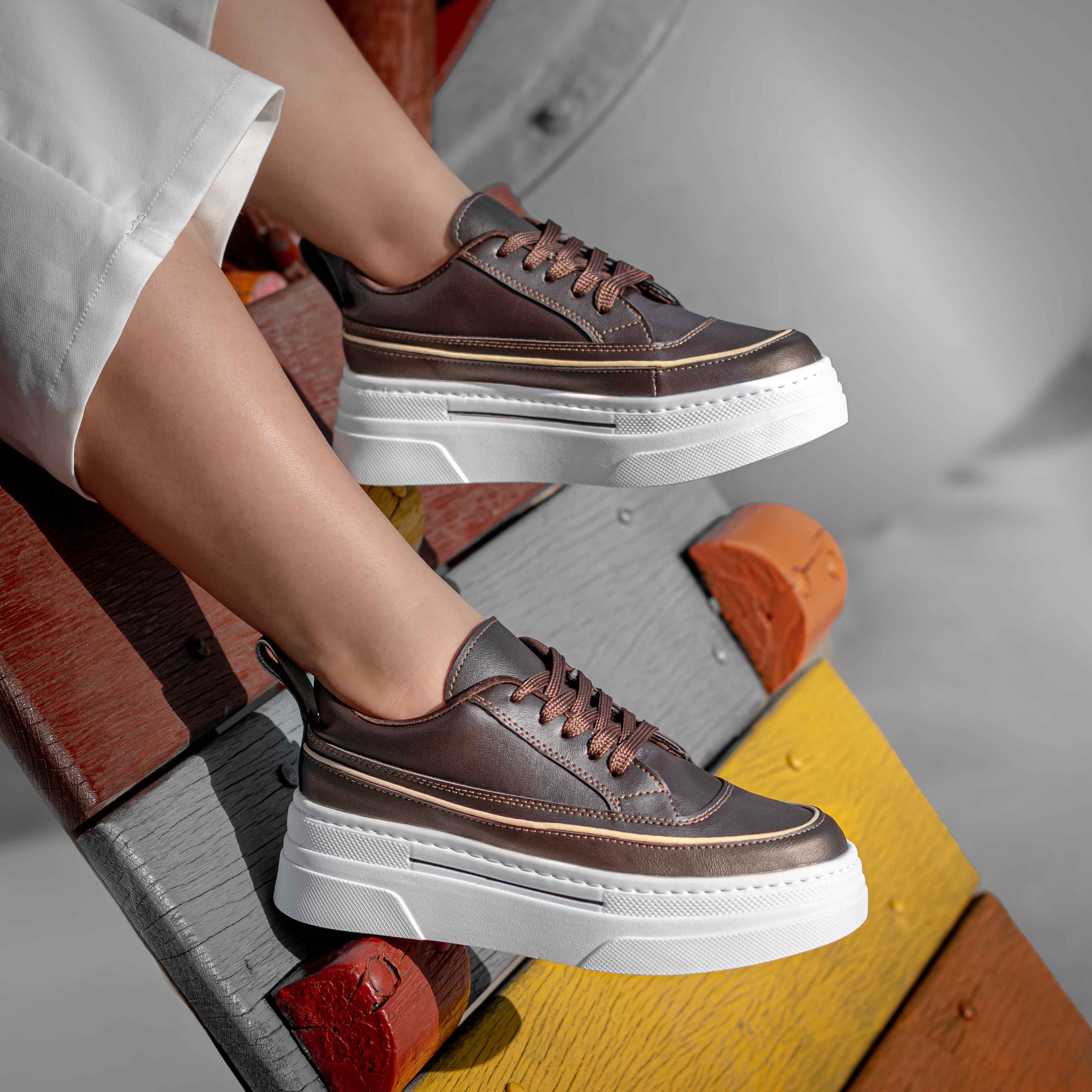 El tenis que transforma tu look y te da 10 cm de altura con total confort — ideal para mujeres modernas, seguras y con estilo.