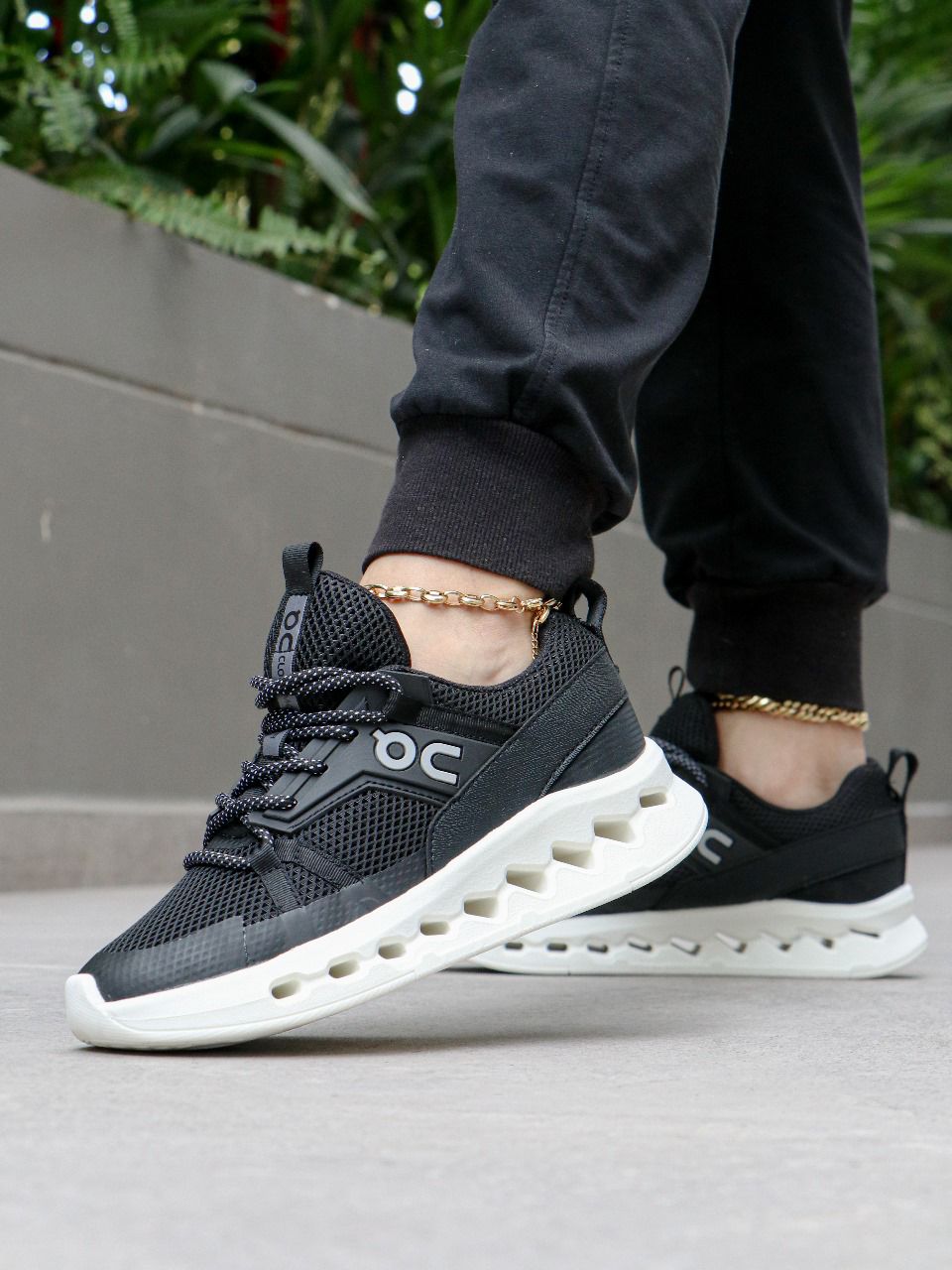 ¡ÚLTIMAS UNIDADES: On Cloudsurfer 2! Compra ahora y recibe 3 pares de medias de regalo.